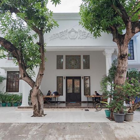 Family Homestay Syariah Cirebon Mitra Reddoorz Exteriör bild