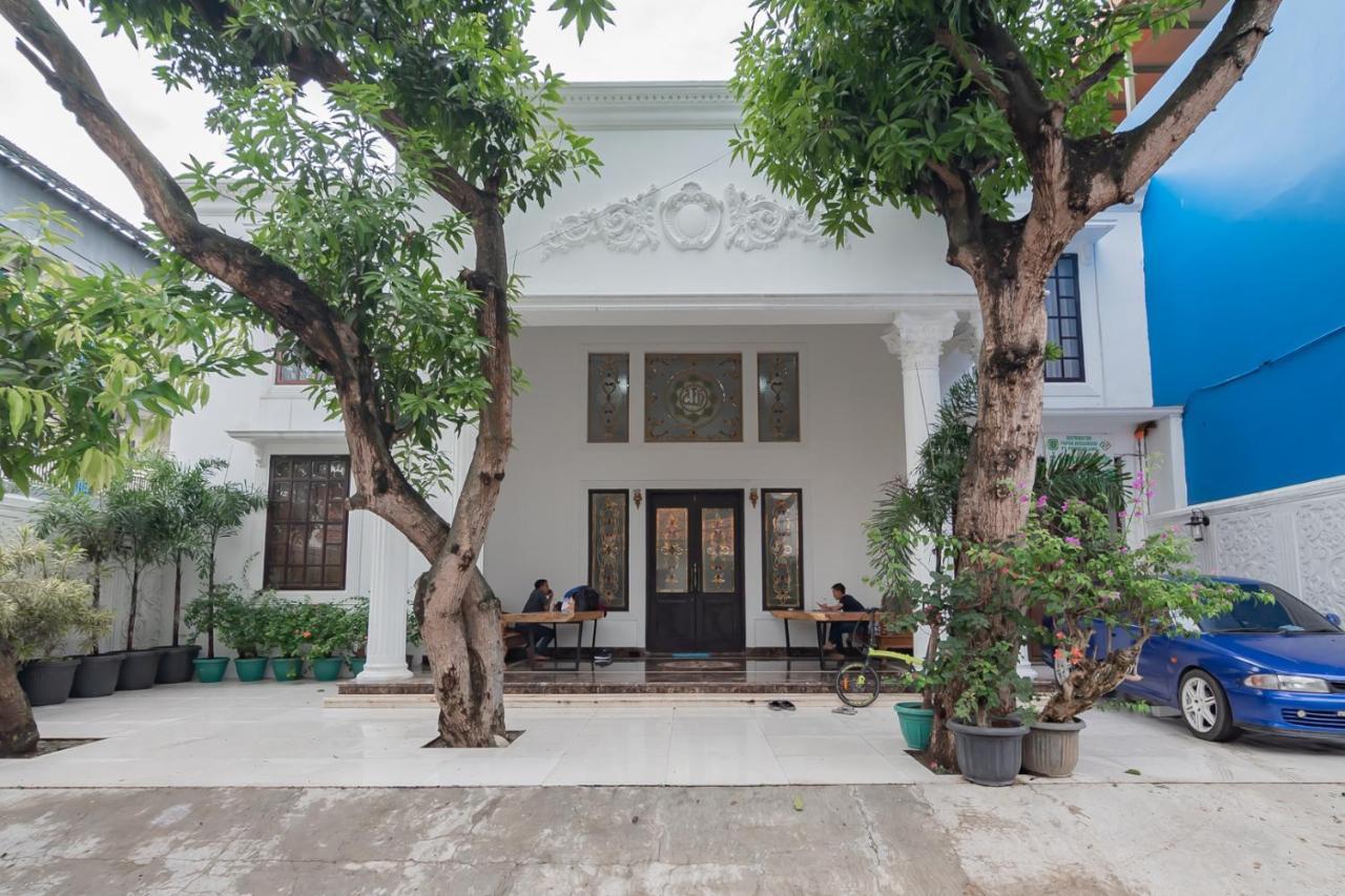 Family Homestay Syariah Cirebon Mitra Reddoorz Exteriör bild