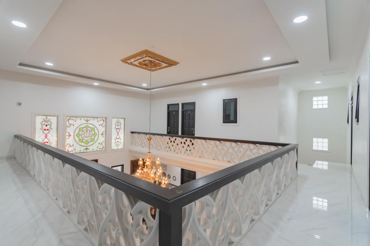 Family Homestay Syariah Cirebon Mitra Reddoorz Exteriör bild